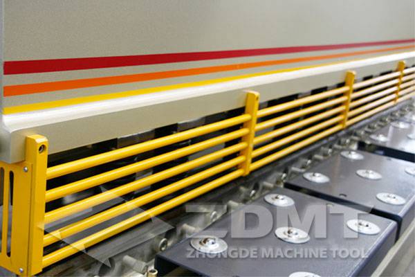 簡易式防護(hù)柵欄.jpg 簡易式防護(hù)柵欄.jpg