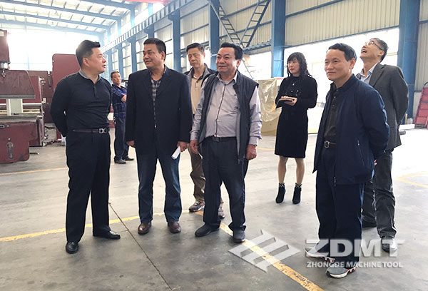 馬鞍山市政協(xié)副主席魏正平來我公司參觀考察1 馬鞍山市政協(xié)副主席魏正平來我公司參觀考察1